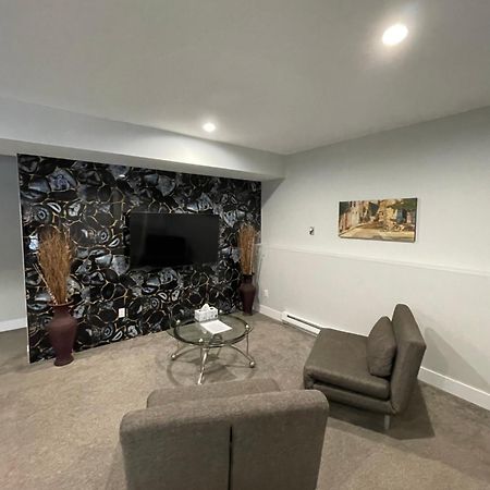2 Bedroom Suite With Full Kitchen ريفيلستوك المظهر الخارجي الصورة