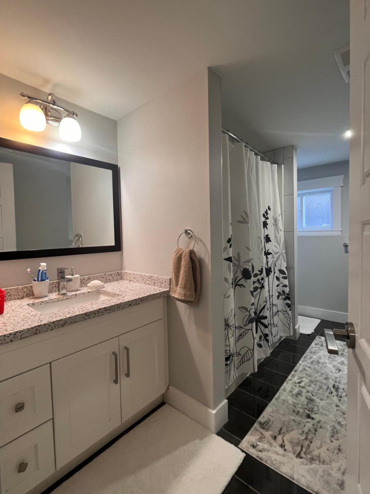 2 Bedroom Suite With Full Kitchen ريفيلستوك المظهر الخارجي الصورة