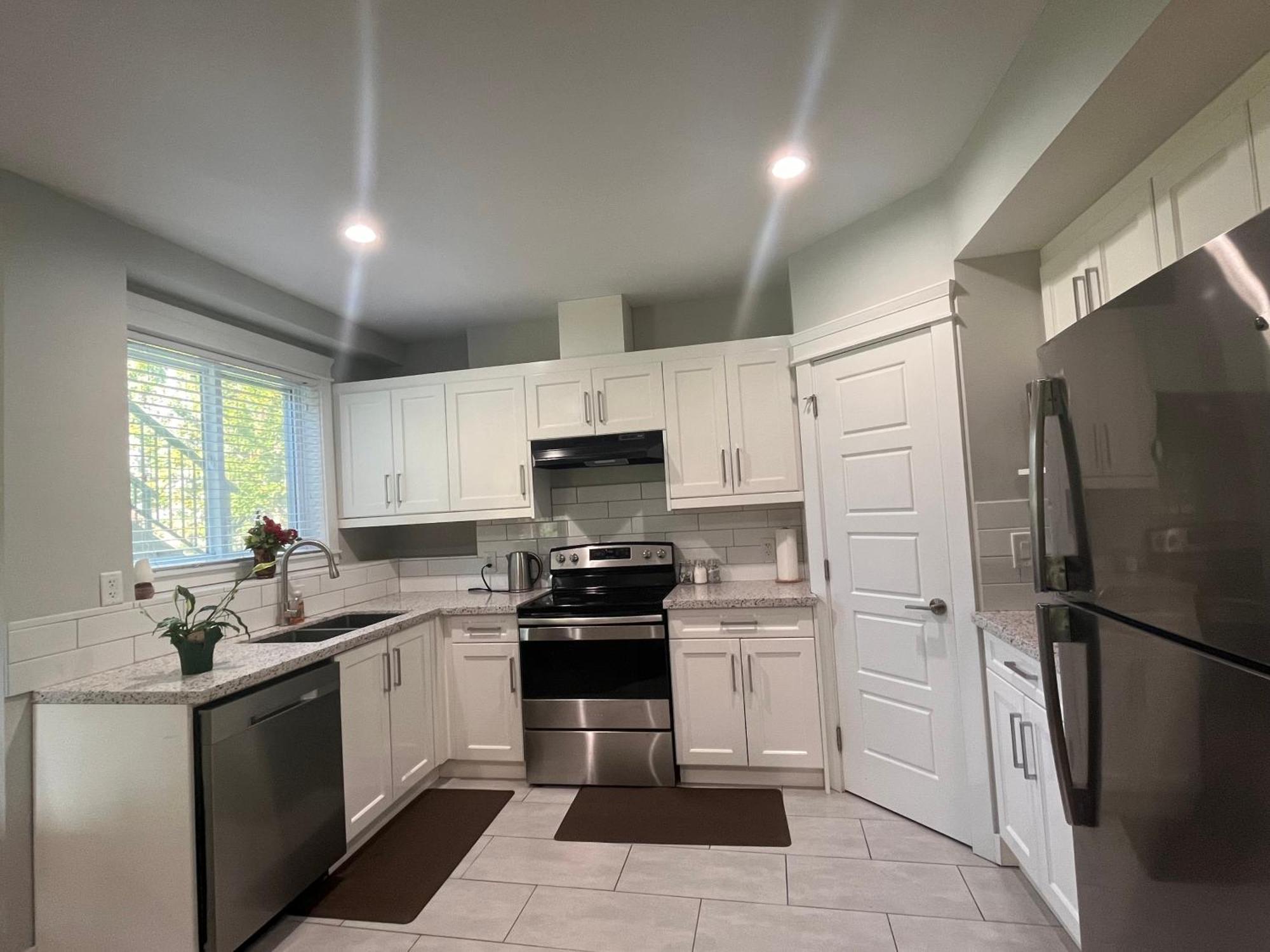 2 Bedroom Suite With Full Kitchen ريفيلستوك المظهر الخارجي الصورة