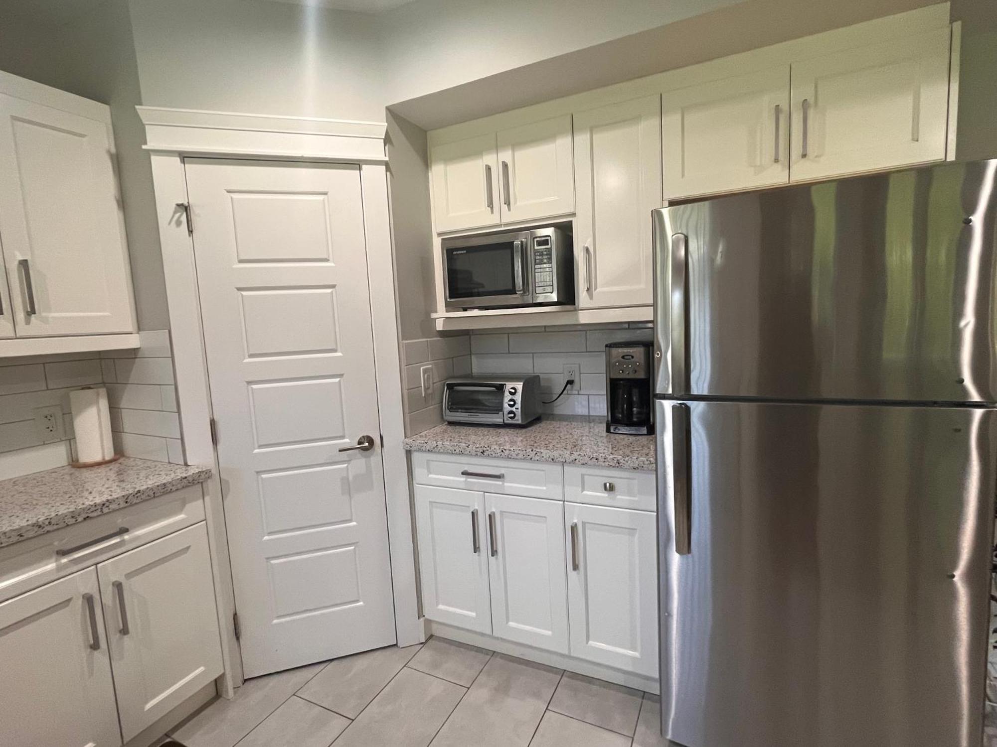 2 Bedroom Suite With Full Kitchen ريفيلستوك المظهر الخارجي الصورة