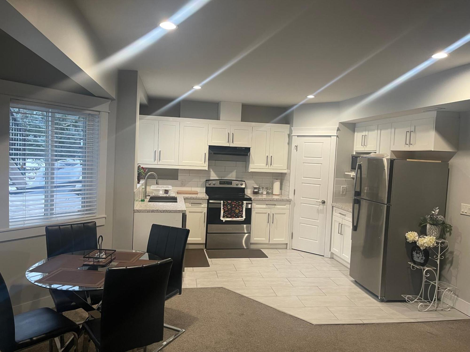 2 Bedroom Suite With Full Kitchen ريفيلستوك المظهر الخارجي الصورة